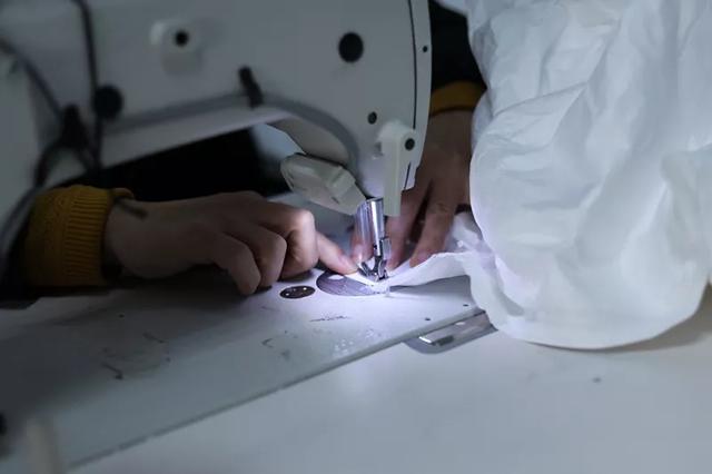 防護服緊缺？這家僅用了5天時間轉產防護服，日產量已達9000件