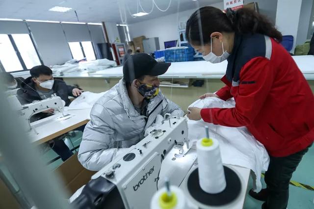 防護服緊缺？這家僅用了5天時間轉產防護服，日產量已達9000件