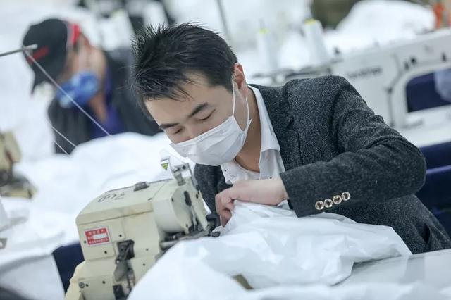 防護服緊缺？這家僅用了5天時間轉產防護服，日產量已達9000件