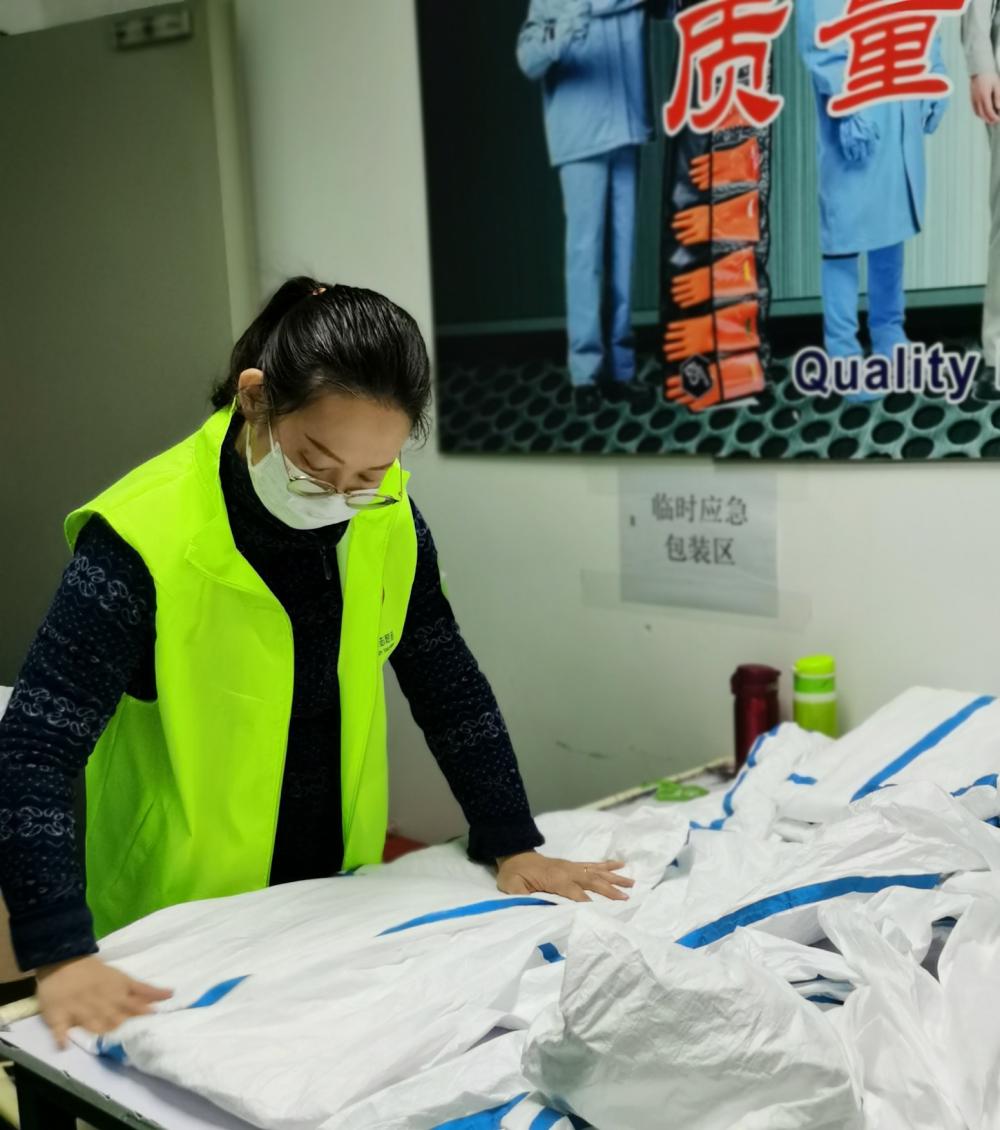 綠馬甲“浦東青年志愿者”，的一次晚班志愿服務(wù)