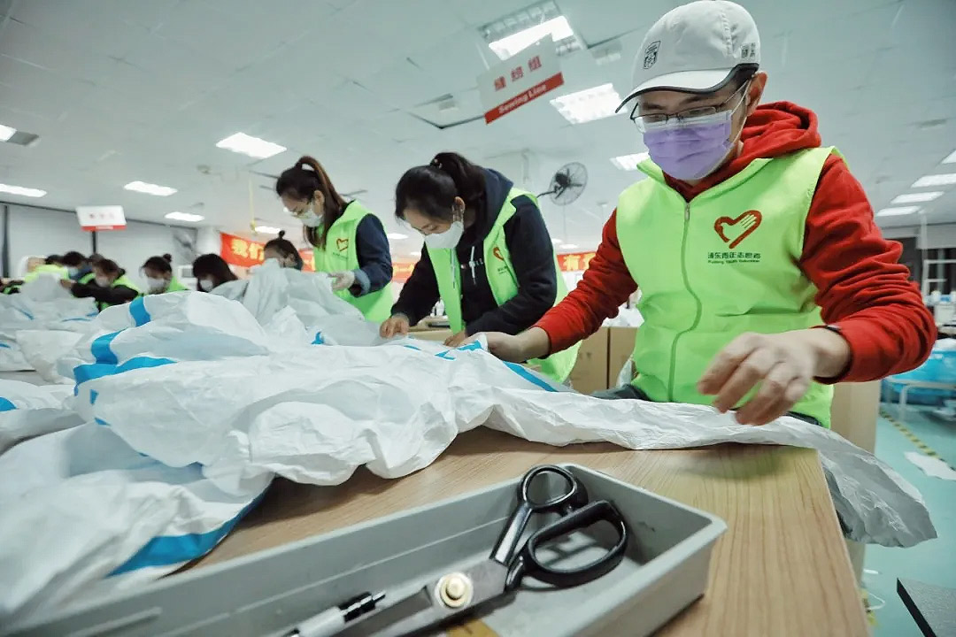這些“守護(hù)者”們在上海誠格干了件大事！——20天，750人次，經(jīng)手近4萬件防護(hù)服！